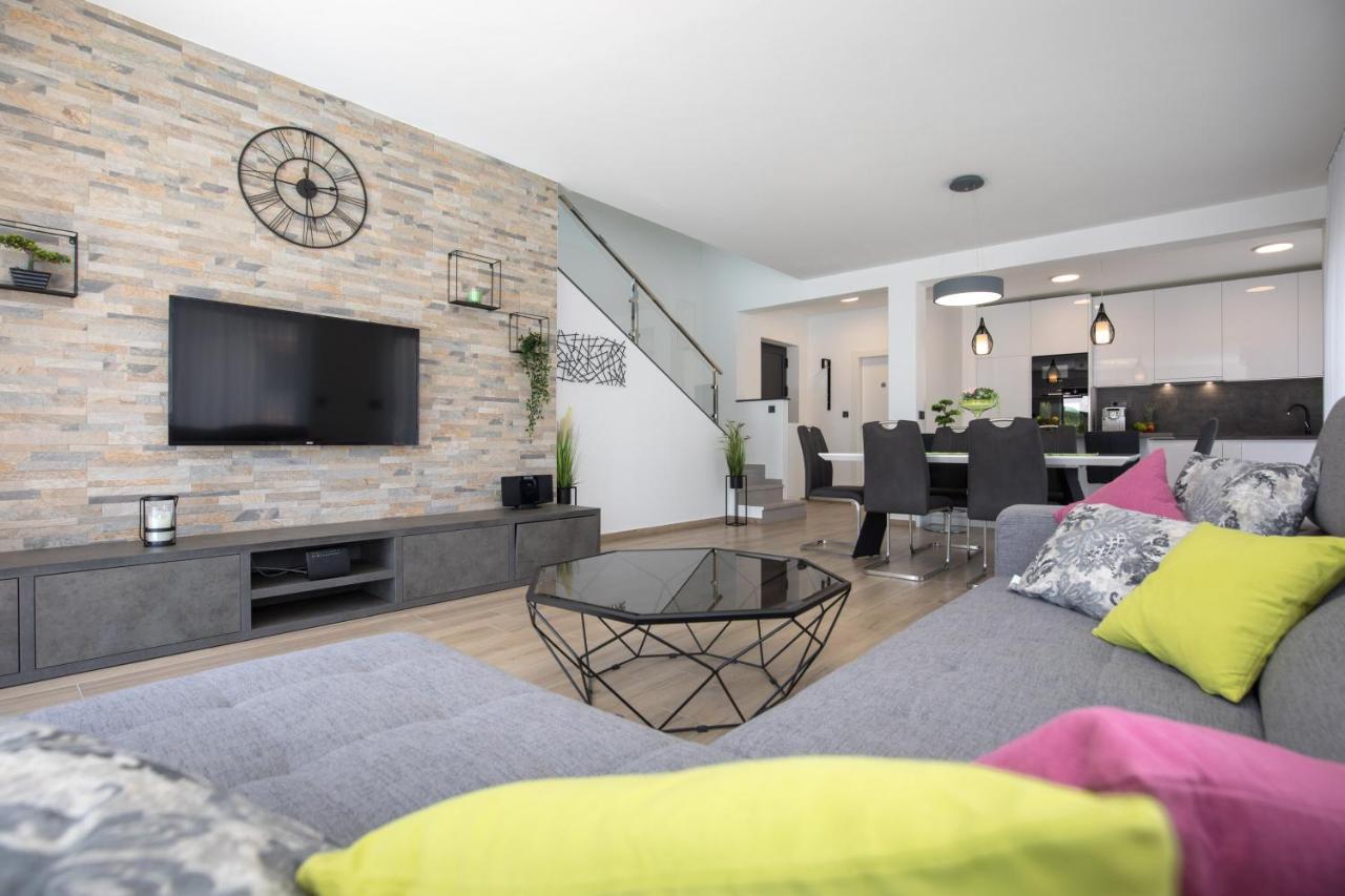 באסקה Villa Supernus With Heated Pool מראה חיצוני תמונה