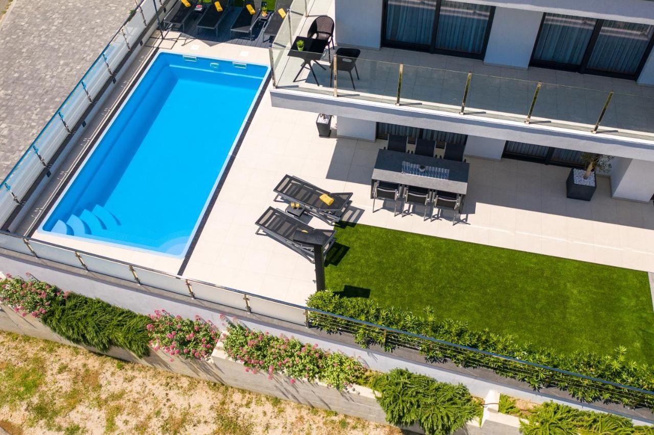 באסקה Villa Supernus With Heated Pool מראה חיצוני תמונה