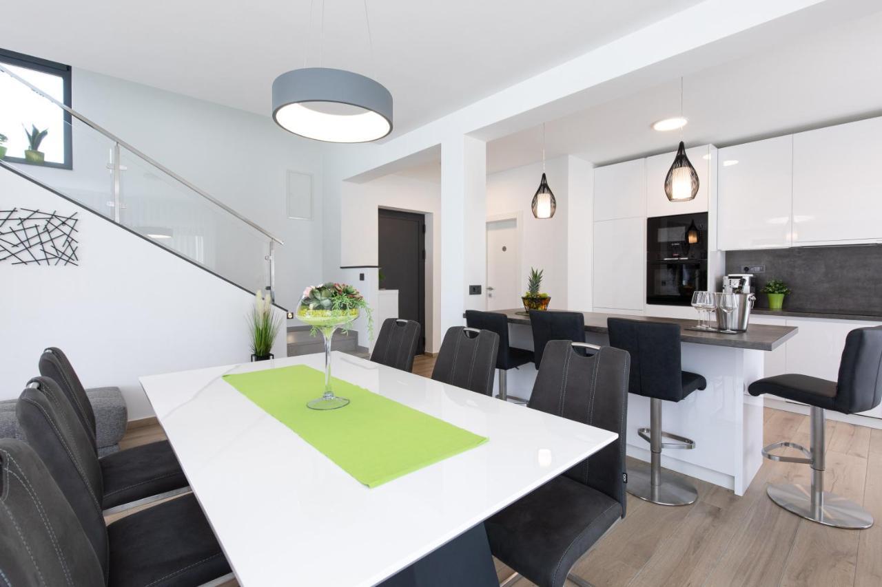 באסקה Villa Supernus With Heated Pool מראה חיצוני תמונה